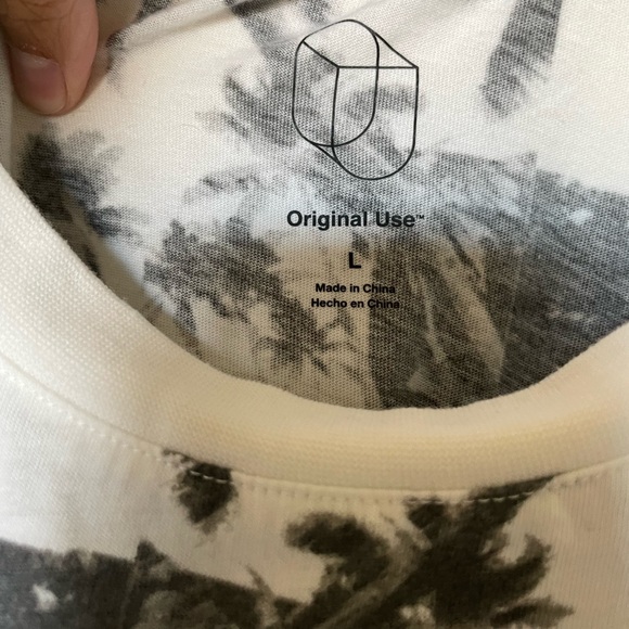 NWOT mens pattern tee - Picture 2 of 2